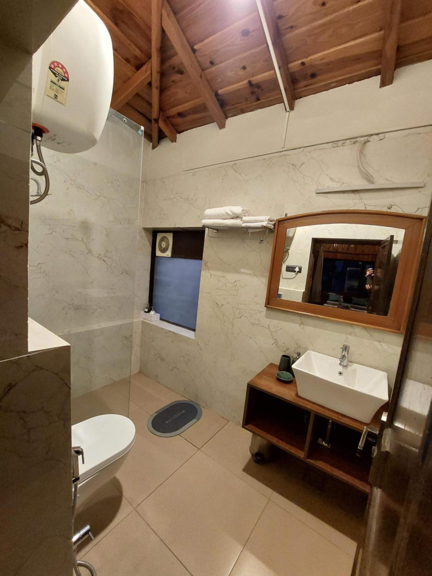 Alinda House Naukuchiatal By The Ghaur Hotel Bhīm Tāl Exterior foto
